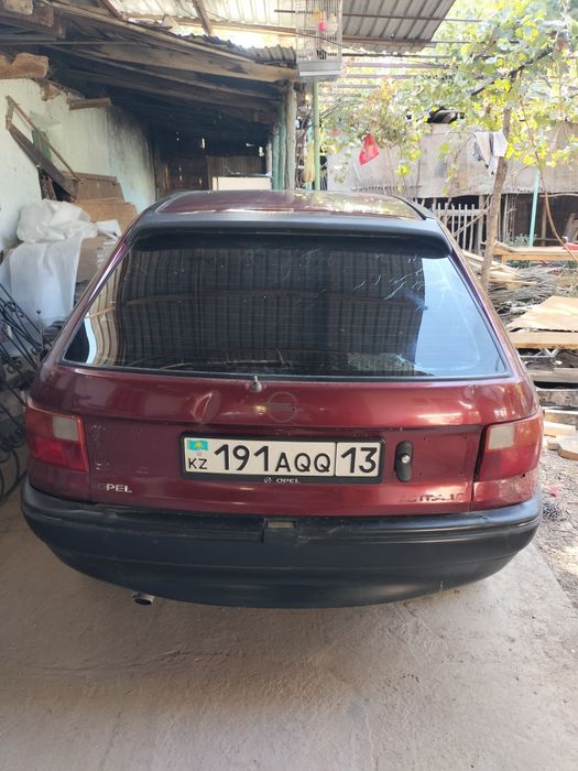 Опел астра 1993 год 1 .6 куб механика требует вложения но на ходу