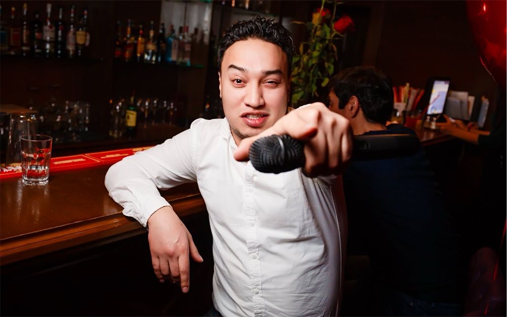 Ведущий, шоумен, конферансье