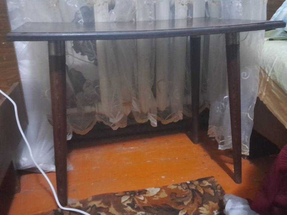 Столики небольшие