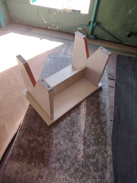 Стульчик садовый (низкий табурет)