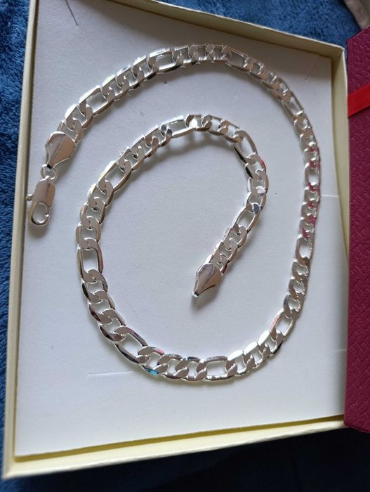Нов, масивен сребърен ланец . Поставени  в кутия.