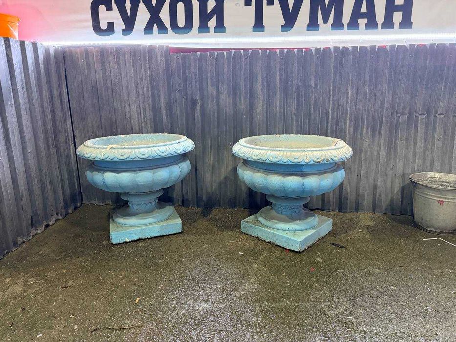 Продаются бетонные горшки для цветов.