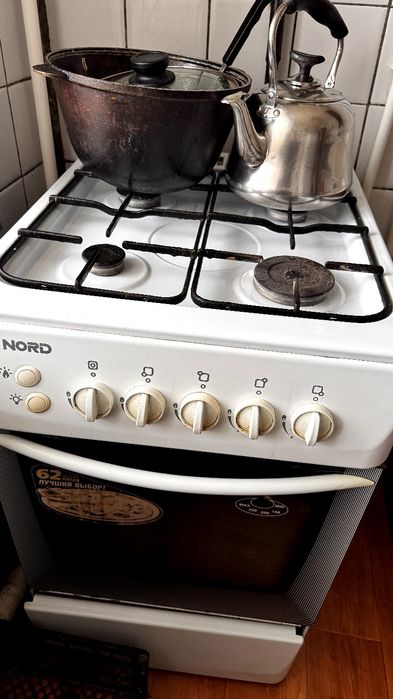 Продам срочно газ плиту