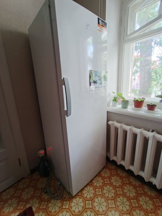 Продам морозильный шкаф