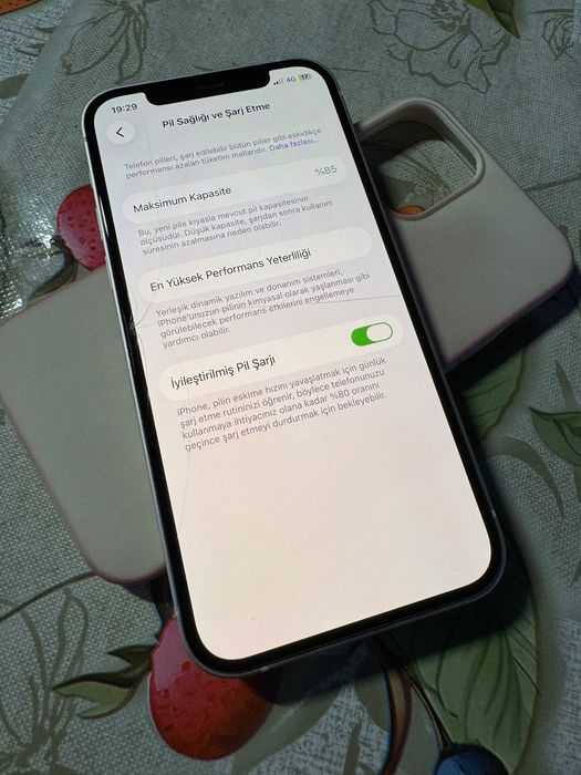 Iphone 12 64гб бял