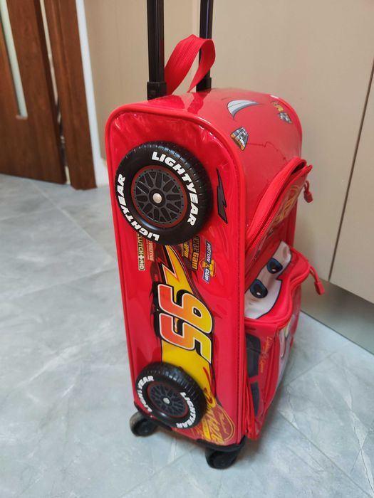 Детски куфар Маккуийн + подарък шапка FERRARI