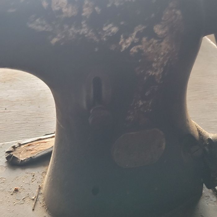 Стар Сингер работещ.