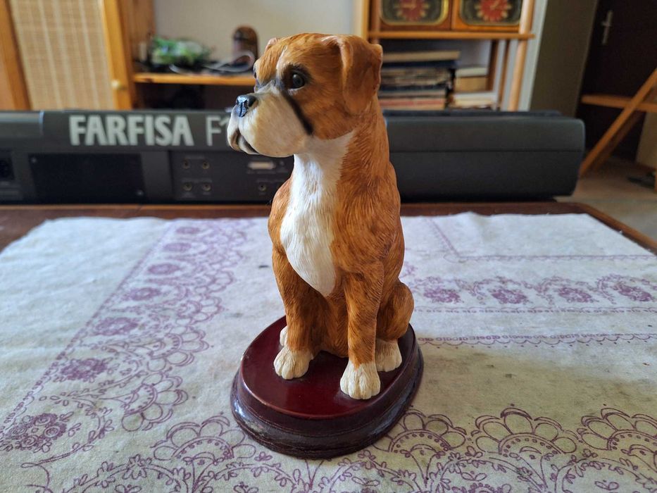 Фигура на куче булдог