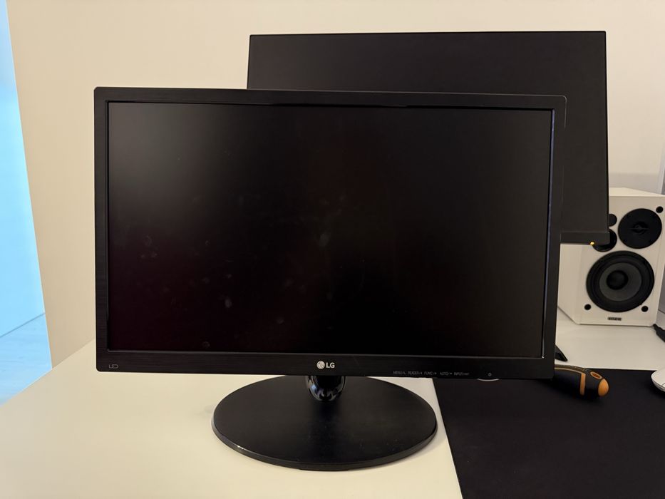 Monitor LG FHD 22"