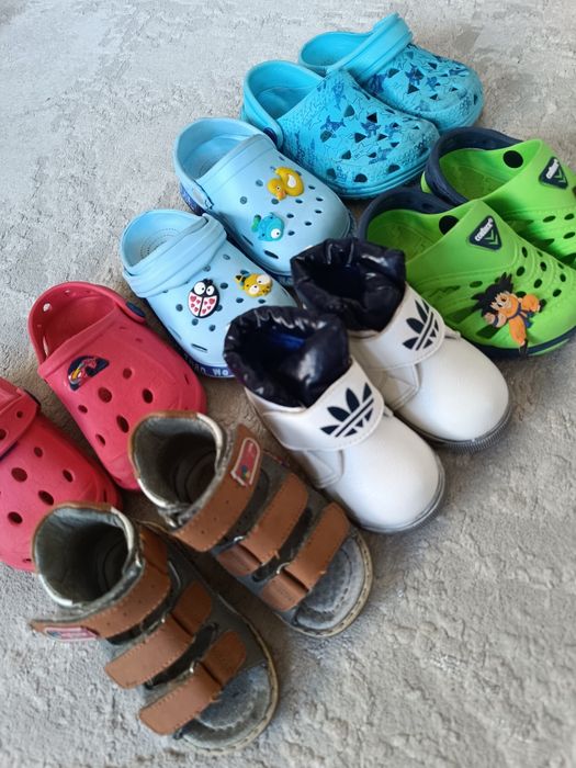 Продам детскую обувь