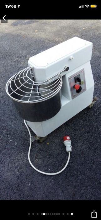 Продавам тунелна пещ за производство на хляб