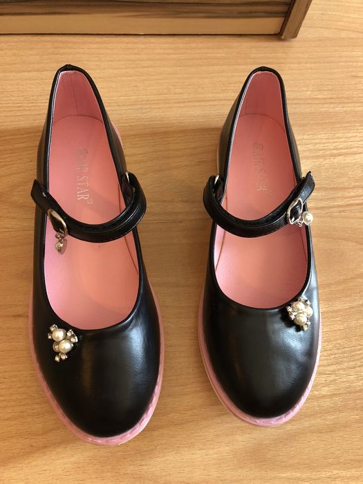 Елегантни обувки за момиче