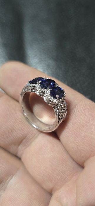 Inel 18 k safire si diamante Firmă