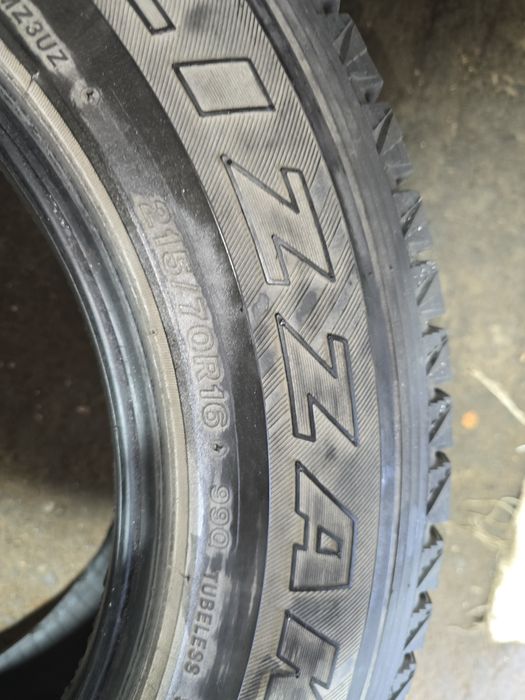 Продам два балона резины 215/70 R16
