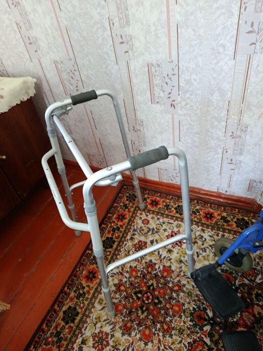 Продам ходунки б/у