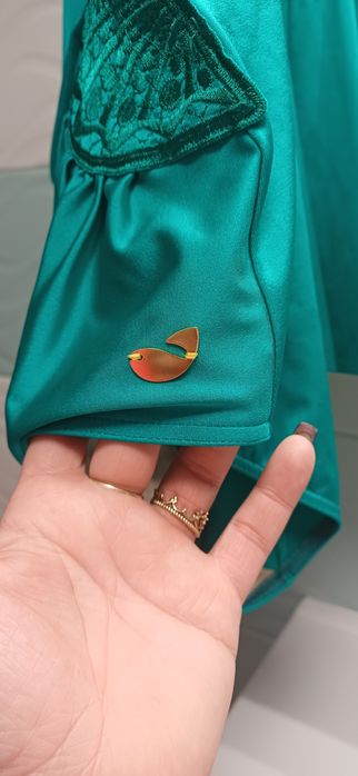 Vând costum baie superb!