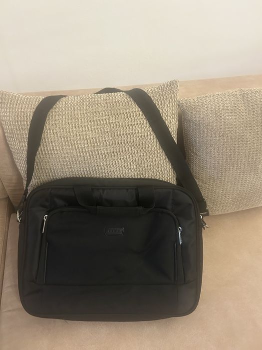 Vand geanta laptop noua
