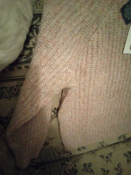 Pulovere tricotate, noi