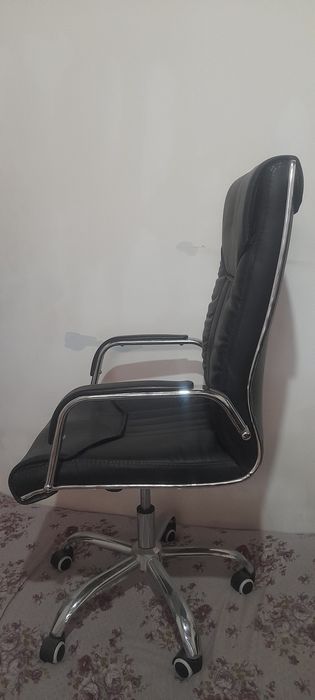 Ofisniy mebel kreslo sostayaniyasi alo deyarli foydalanilmaga yengide