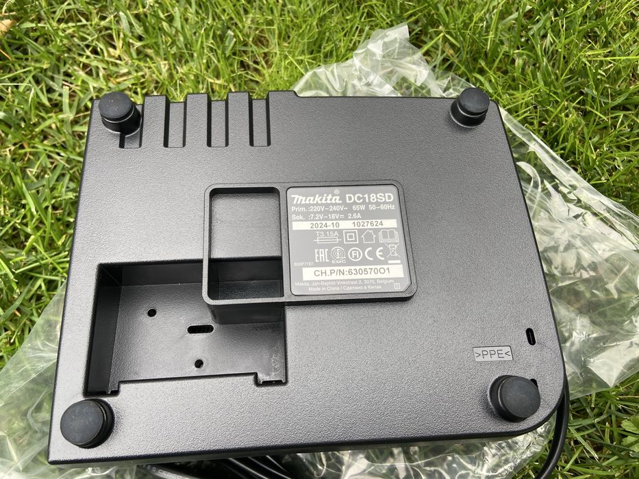 DC18SD-IncarcatorMaghita, Nou, original.