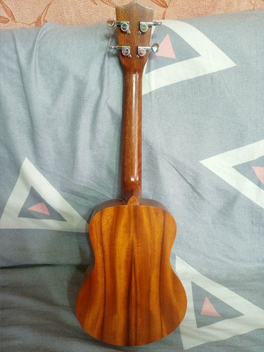 Продам новую укулеле