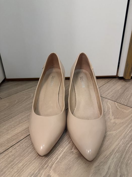 Бежевые каблуки