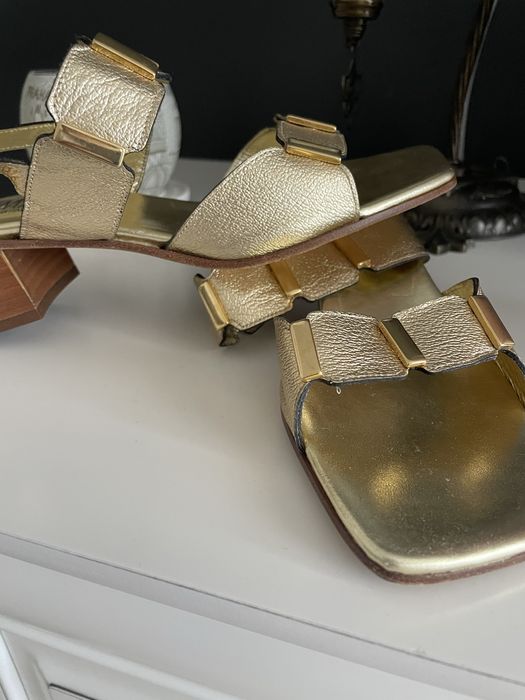 Sandale aurii din piele