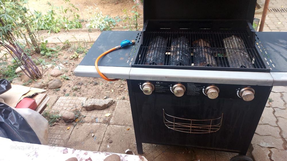 Грил на газ в много добро състояние, барбекю
