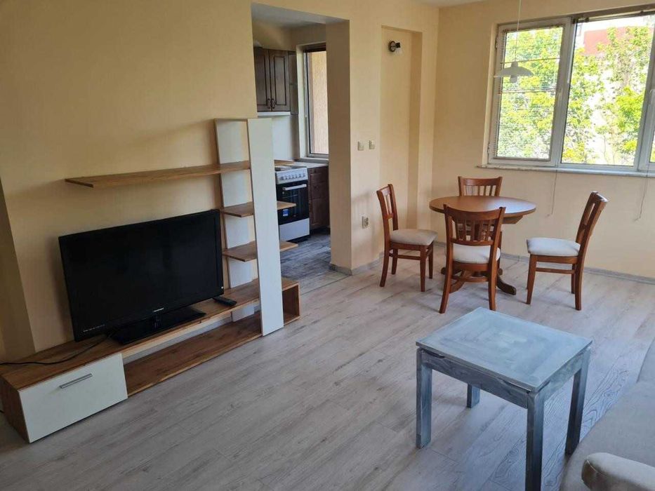 Дава се под наем Двустаен апартамент в Пловдив, Младежки Хълм - 62 кв.м за 390 € - Снимка #1