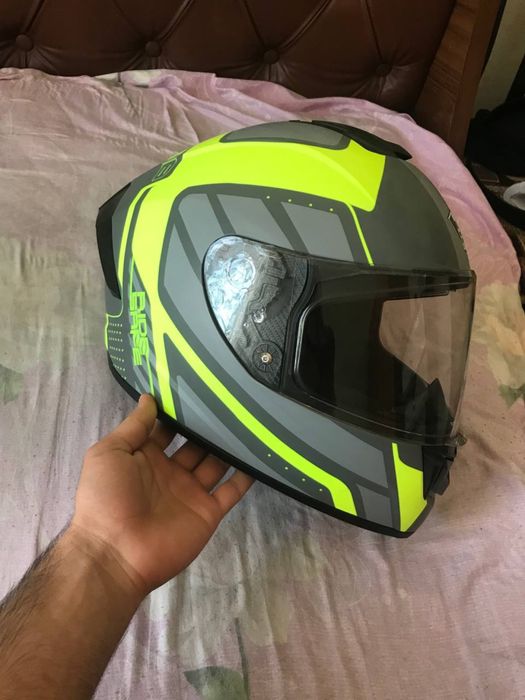 Мотошлем.           .