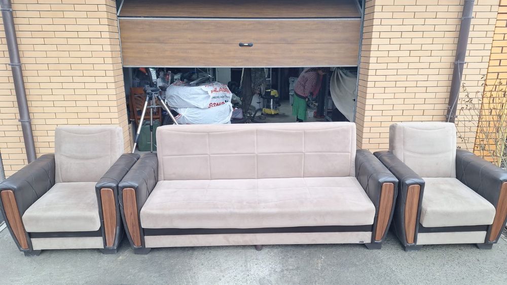 Продаётся диван с креслами (комплект)