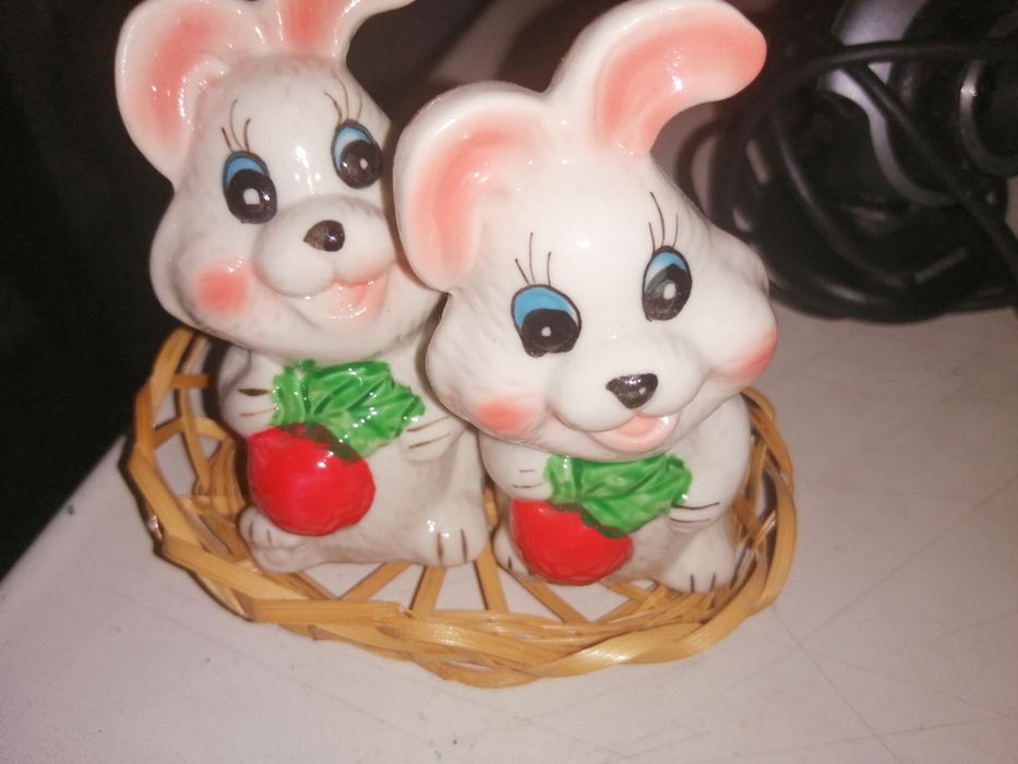 Монеты, статуэтки, бусы