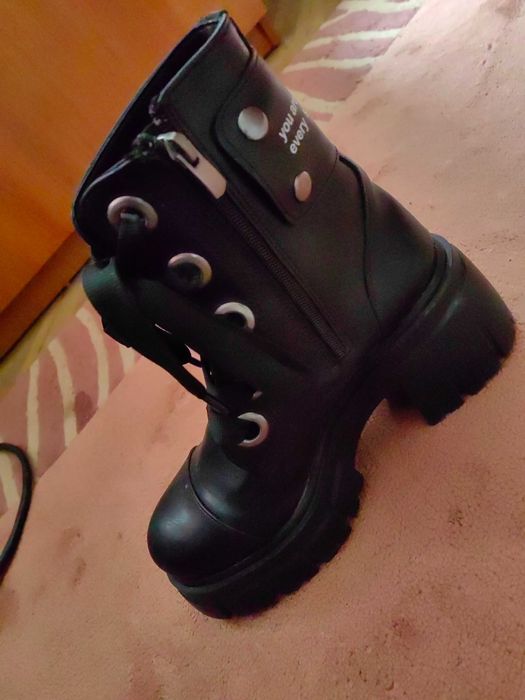 Дамски боти и ботуши