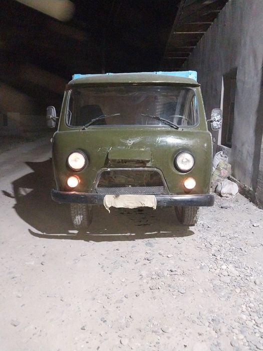 Уаз сотилади матор 24 ,акуслятор 4та балон янги 3та ракета метан балон