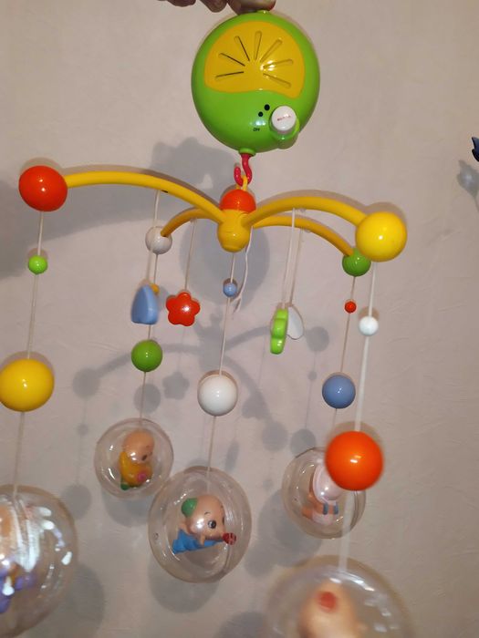 Мобиль на детскую кроватку, музыкальный, покупали в магазине Chico