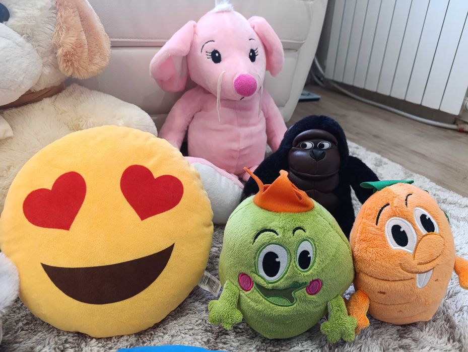 Плюшени играчки различни размери