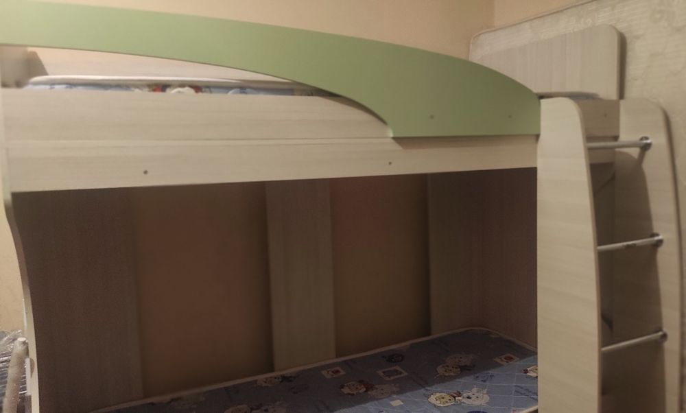 Двухярусная кровать