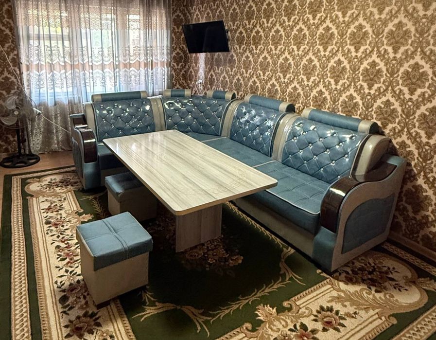 Уголок срочно сотилади