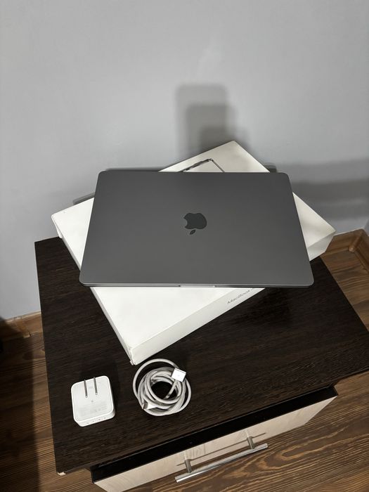 Macbook air m2 2023 года, 15.6