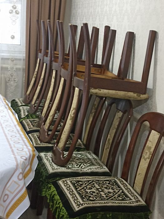 Стол со стульями