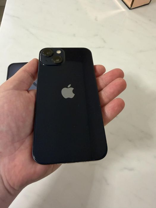 Vand iphone 13 albastru in stare foarte buna
