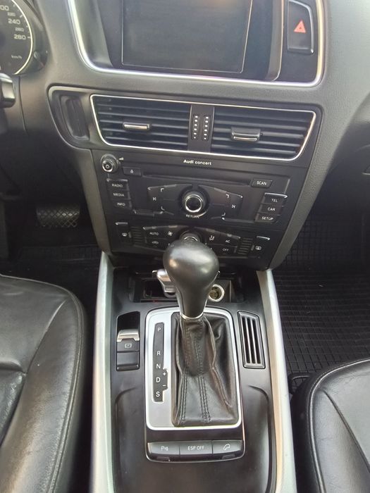 Vând Audi q5 2009