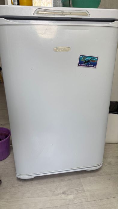 Морозильник не большой