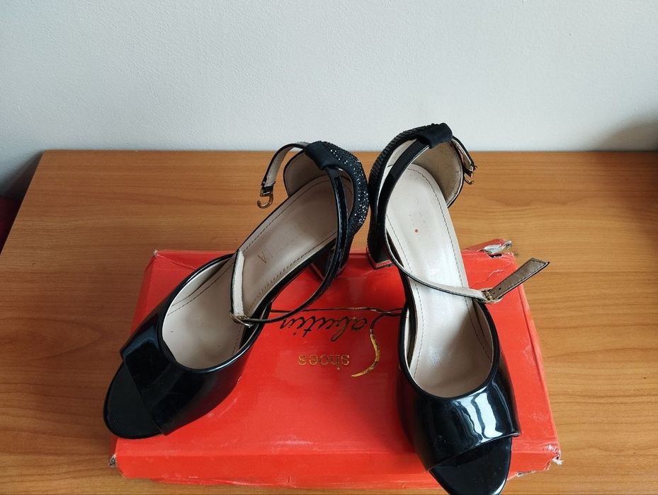 Женский лакировный туфли сатылады. Турецкий.