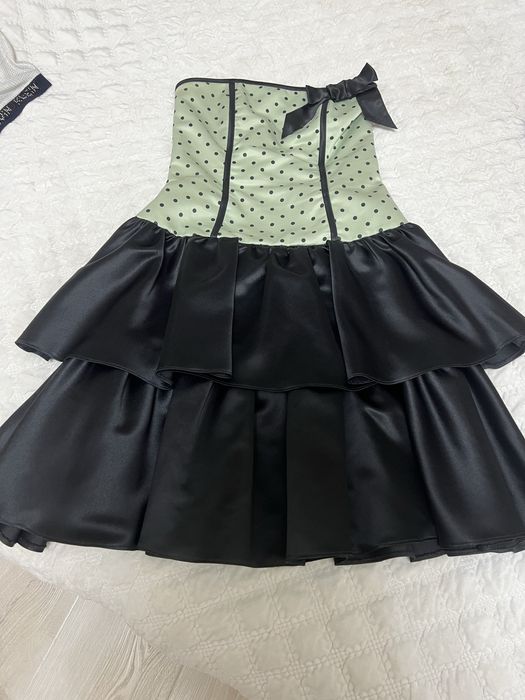 Платье с воланами