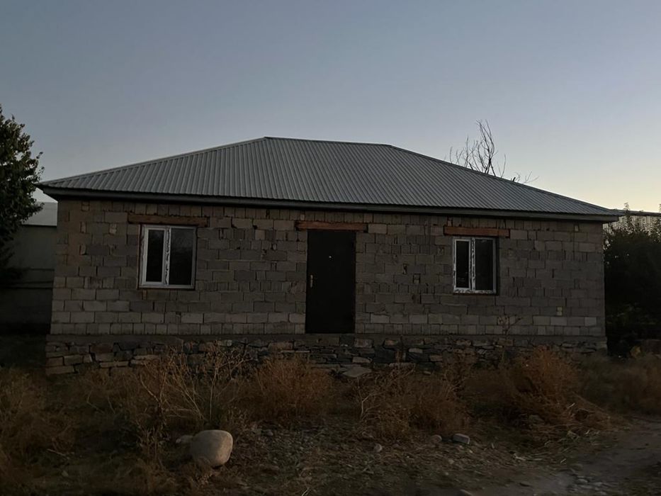 Үй сатылады, 12 соттық жері