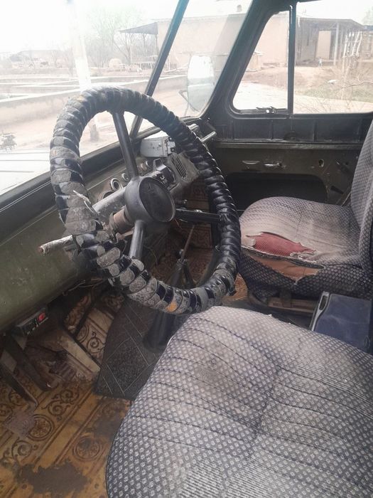UAZ sotiladi kelishilgan narxda