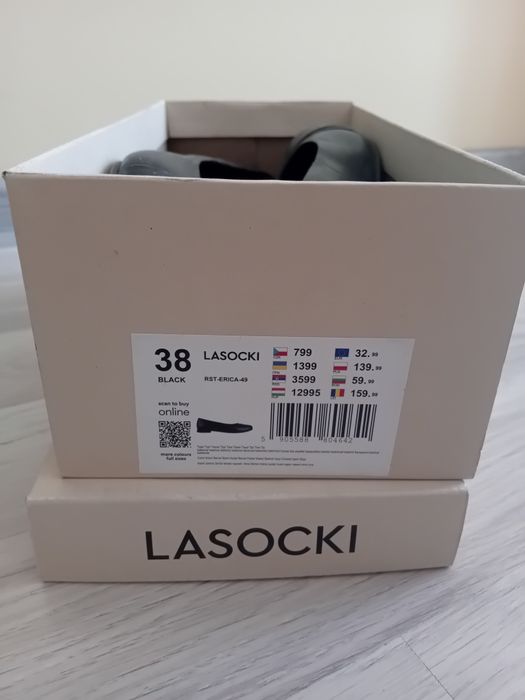 Дамски ниски официални обувки Lasocki 38 номер, запазени