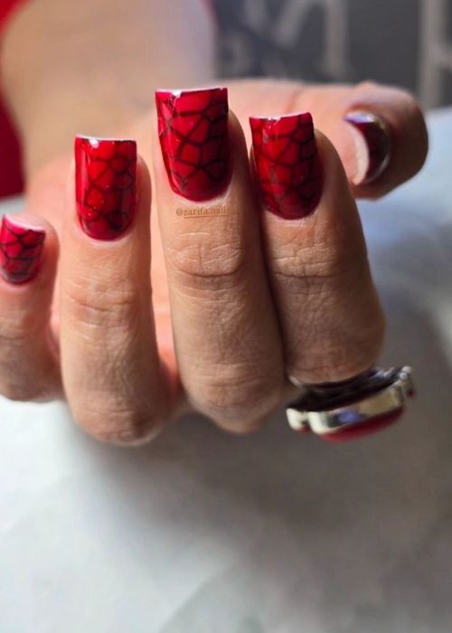 Мастер Маникюра и Педикюра с опытом 6 лет.