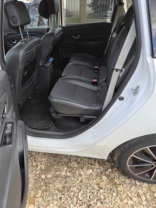 Proprietar, vând Renault Grand Scenic Bose Edition